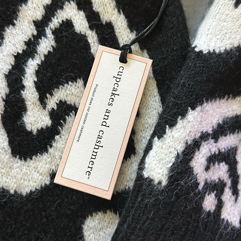Cupcakes & Cashmere Valentine's Heart Cardigan - Picture 5 of 7